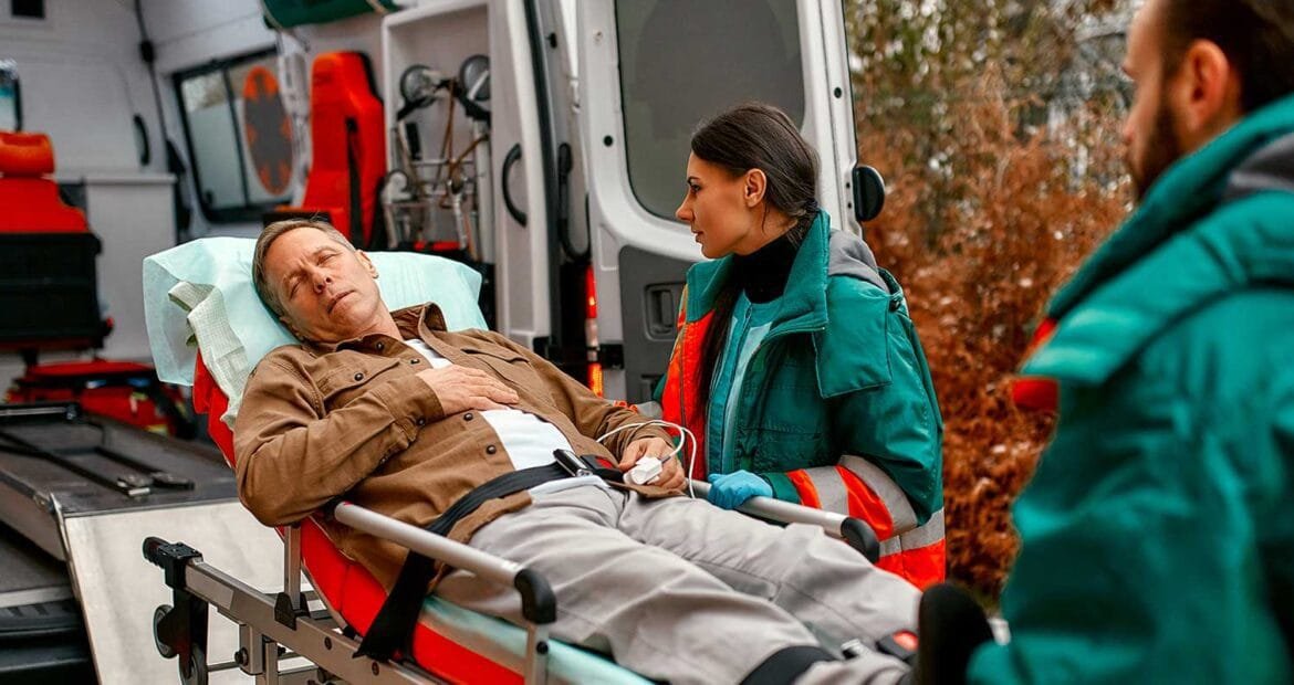 Trafik kazasında yaralanan birinin ambulansla hastaneye gitmesi gerekir mi? Bu sorunun cevabı ve ambulans masraflarının tazmini hakkında bilmeniz gerekenler.